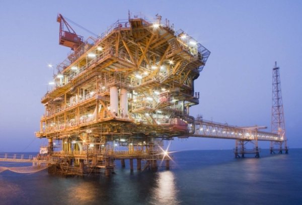 低息配资股票 以军无人机袭击伊朗南帕尔斯天然气田，部分区域起火